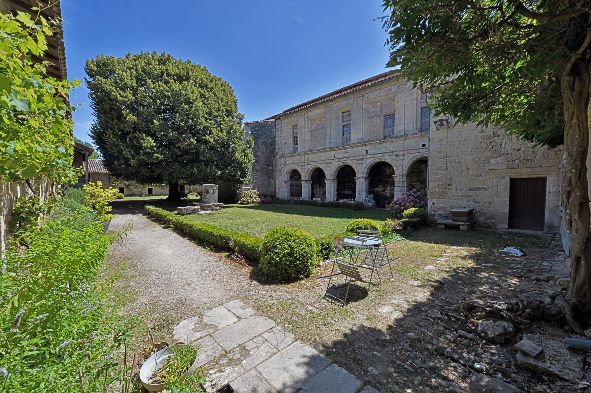 Готель Le Prieure Saint Barthelemy Azay-le-Brule Екстер'єр фото